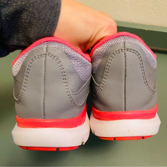 ⭐️ Nike Training Flex Pink & Gray Athletic shoes Ladies Size 10.5 - Picture 4 of 6